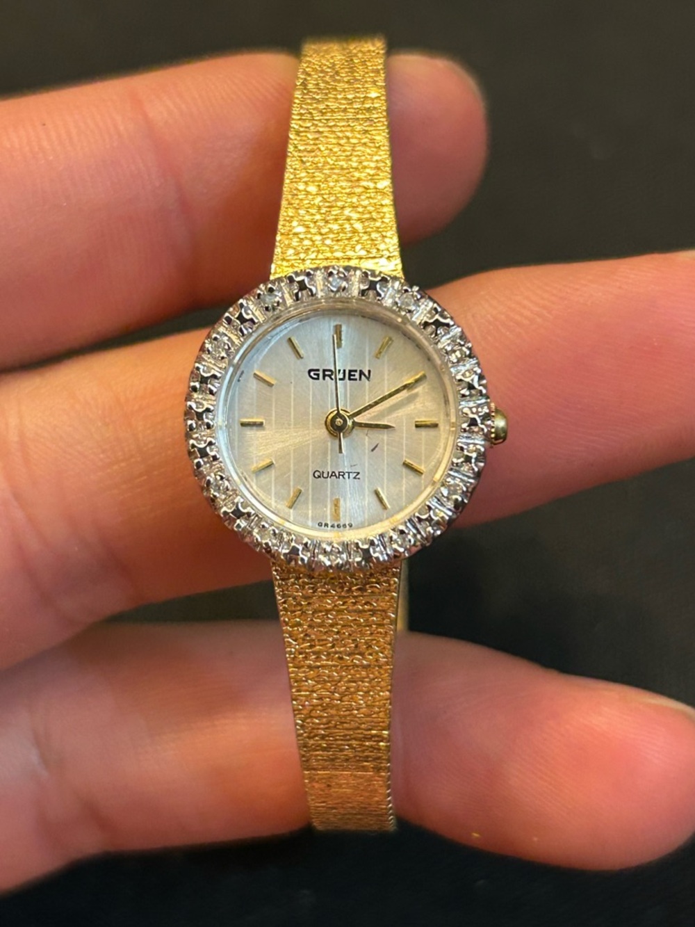 Vintage Gruen Ladies Gold Tone Petite Dainty Cocktail Dress Wrist Watch Quartz
